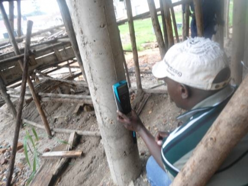 Locating Reinforcement in a Concrete Column with an Electronic Cover Meter